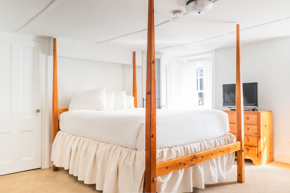 Beekman Arms and Delamater Inn - photo 24