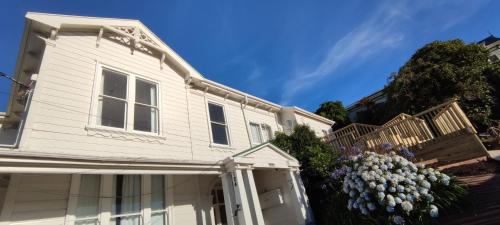 Newtown Camp de Luxe — 4-Star Luxury Hotel in Wellington, New Zealand