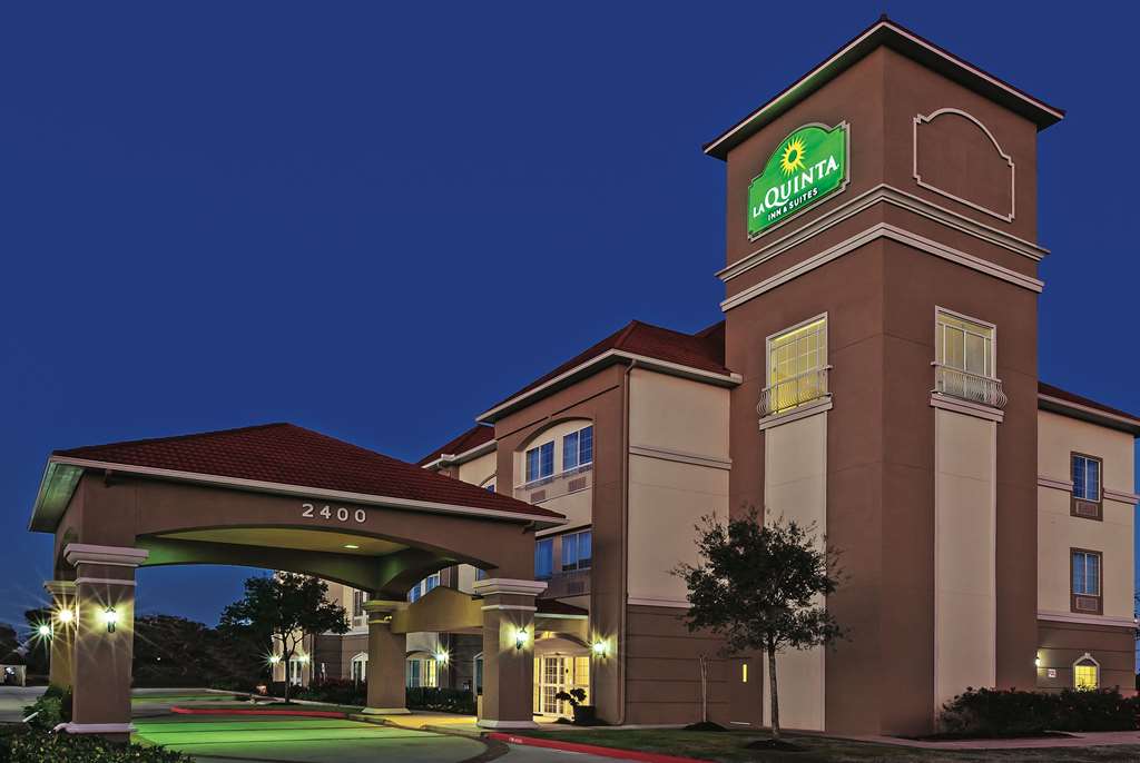 La Quinta Inn & Suites by Wyndham Angleton - featured photo