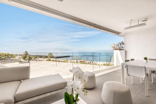 Infinity 1 7 Luxe Sea View 2b — Arona