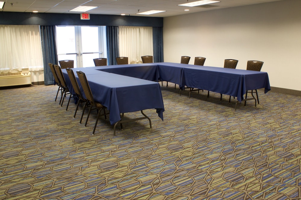 Holiday Inn Express & Suites Vadnais Heights by IHG - photo 60
