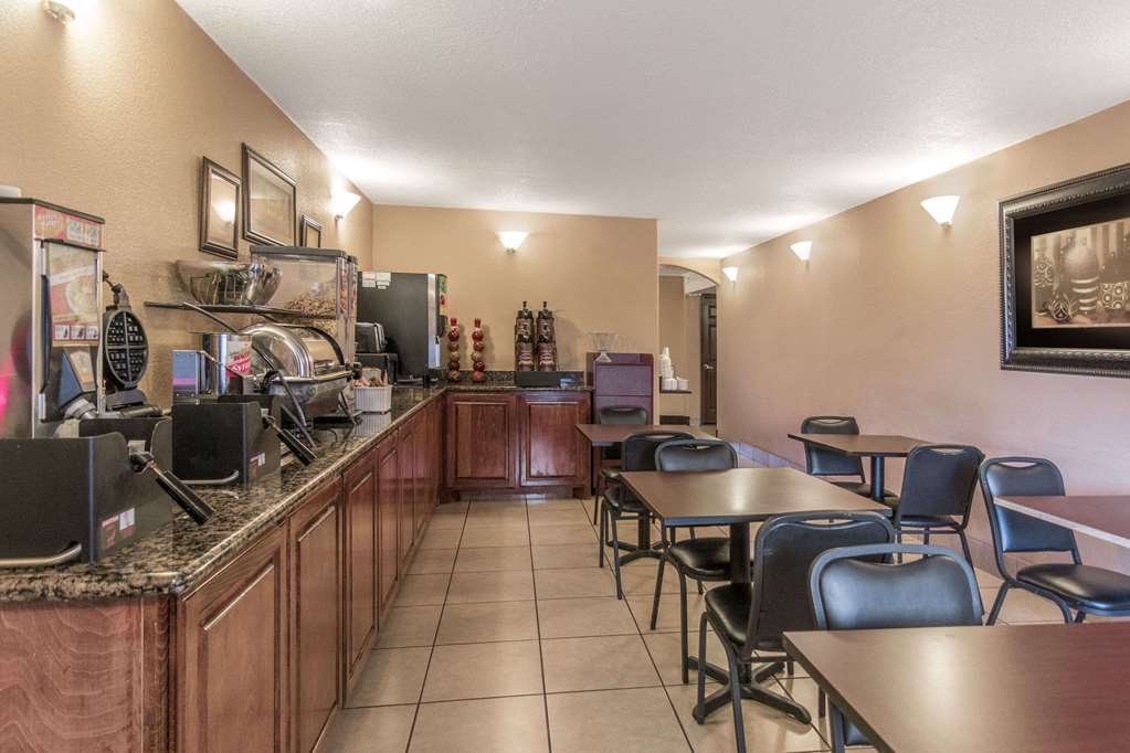Super 8 by Wyndham Beaumont I 10 South College St - photo 24