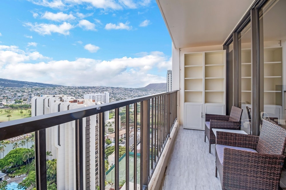 Newly Remodeled 30th Floor Suite with EPIC Mountain Views by Koko Resort Vacation Rentals - photo 18