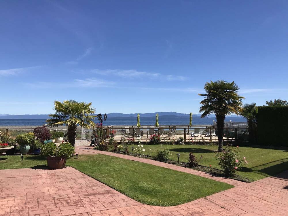 Buena Vista by the Sea in Nanaimo, Canada