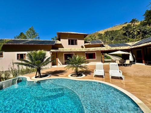 Refúgio em Lumiar: Piscina Aquecida Área Gourmet e Rio Privado - last minute hotel in Nova Friburgo