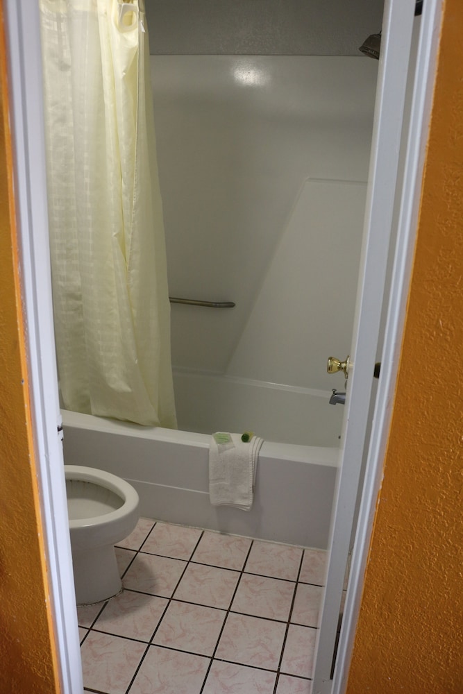 LoneStar Inn - photo 9