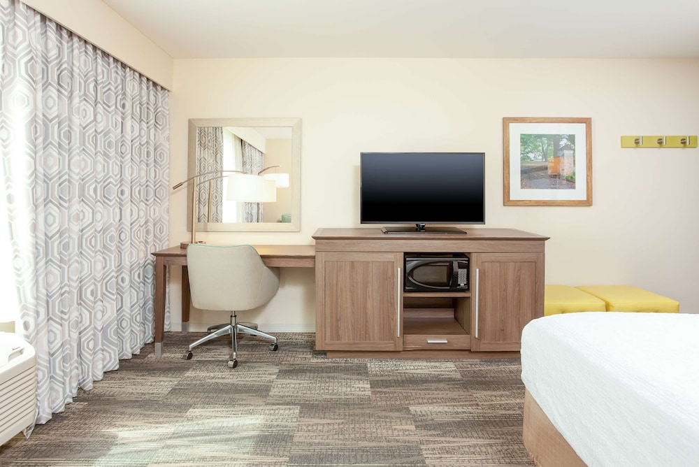 Hampton Inn & Suites Niles Warren - photo 10