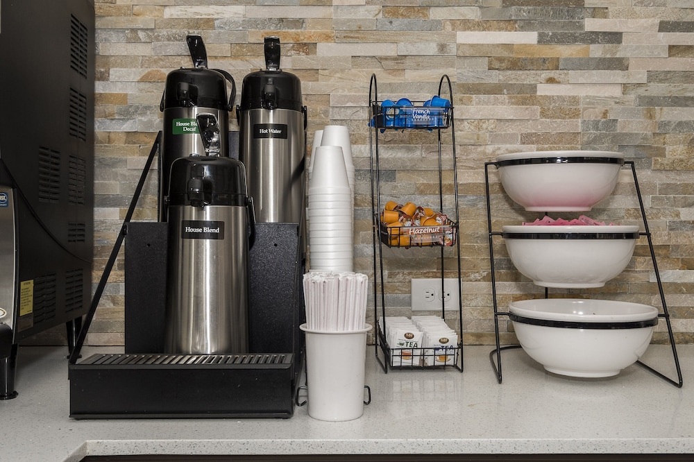 Red Roof Inn PLUS & Suites Knoxville West Cedar Bluff - photo 3