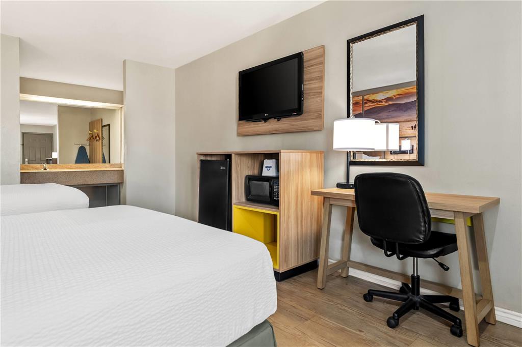 Days Inn by Wyndham Nacogdoches SFA University Downtown - photo 17