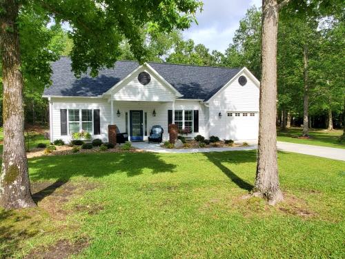 Virginia's Country Cottage — 4-Star Luxury Hotel in Jacksonville, United States