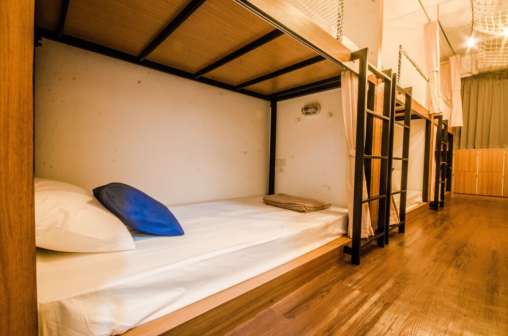 Pier 49 Hostel