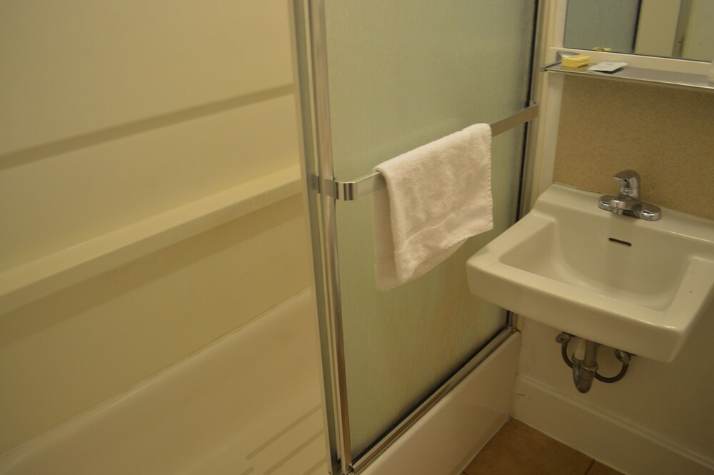 Columbus Motor Inn - photo 18