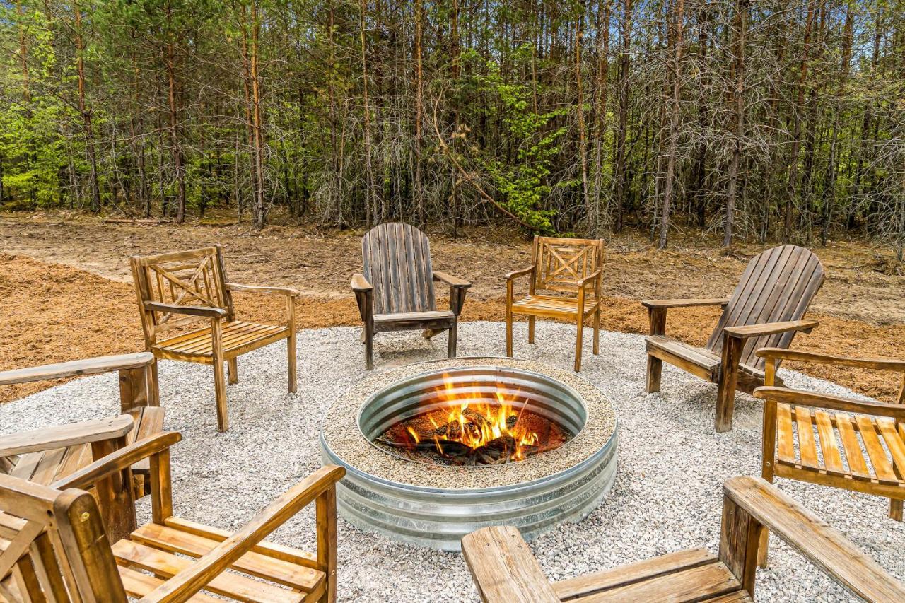 Leisure Lodge — 4-Star Luxury Hotel in Thompsonville, United States