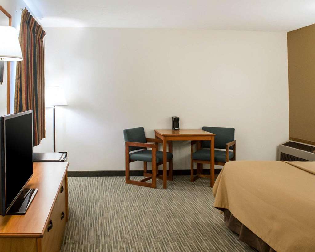 Econo Lodge Elkhart North - photo 10