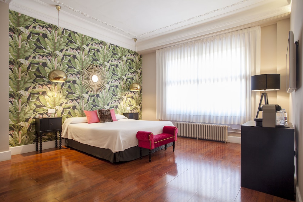Hi Valencia Boutique — Valencia