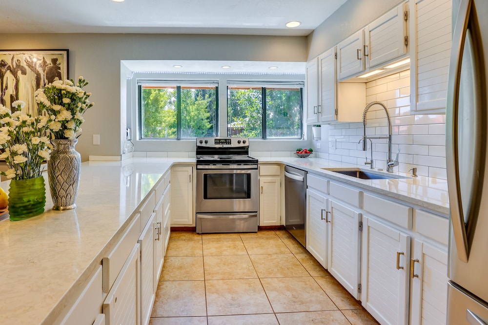 1 2 Mi to Lake Dillon: Mtn view Condo in Frisco — 4-Star Luxury Hotel in Frisco, United States