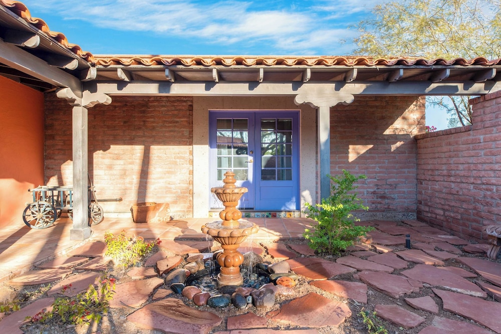 Charming 5BDR Hacienda w Pool Fire Pit Billiards La Casona by AvantStay - photo 48