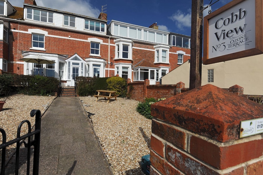 1 Cobb View — 4-Star Luxury Hotel in Lyme Regis, United Kingdom