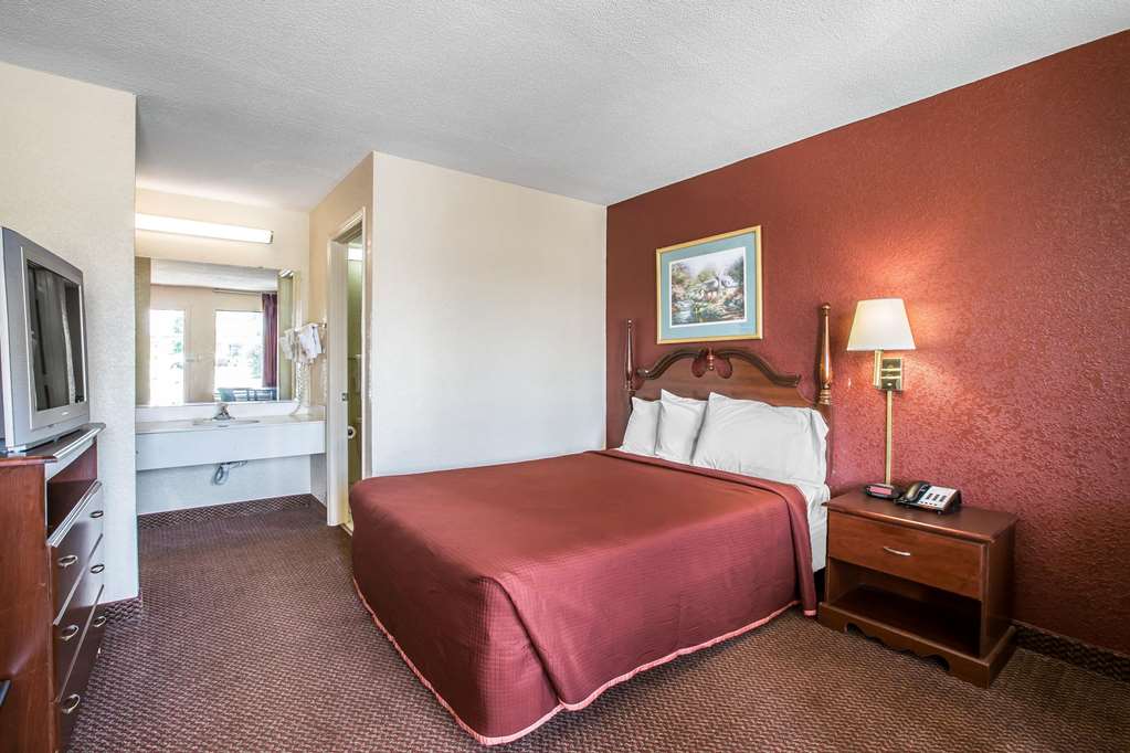 Rodeway Inn Expo Center - photo 18