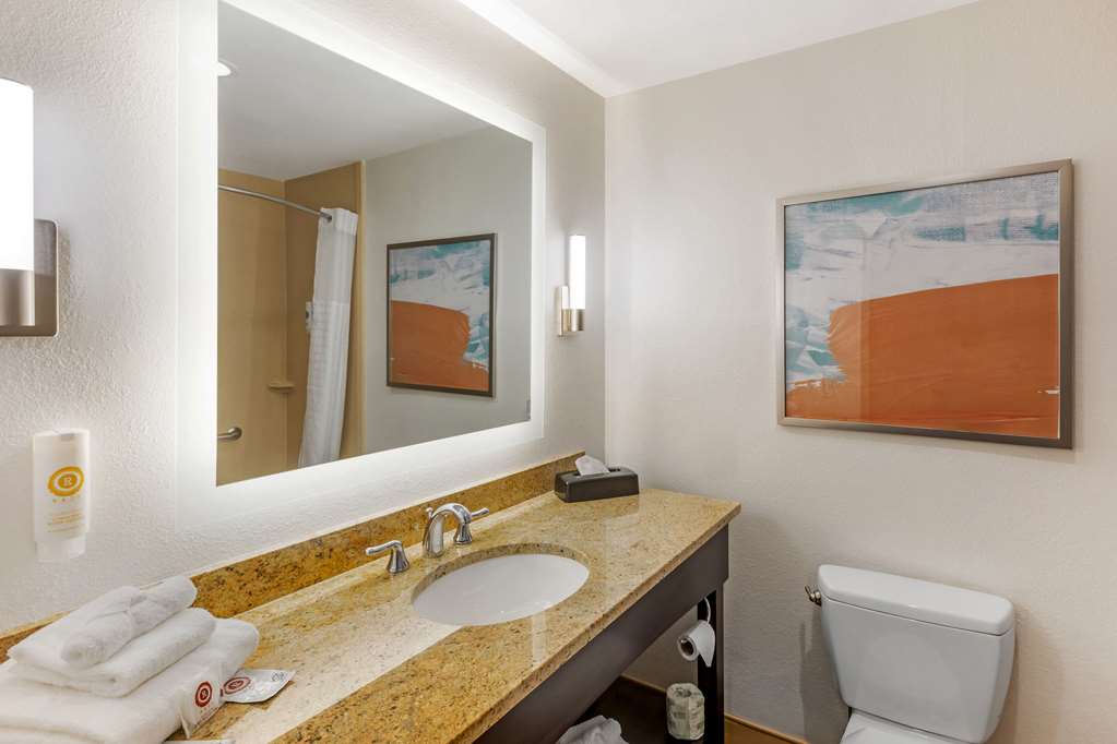 Comfort Inn & Suites Verona at Turning Stone Resort Casino - photo 27