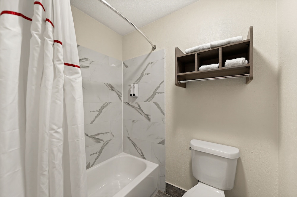 Red Roof Inn Nacogdoches - photo 20