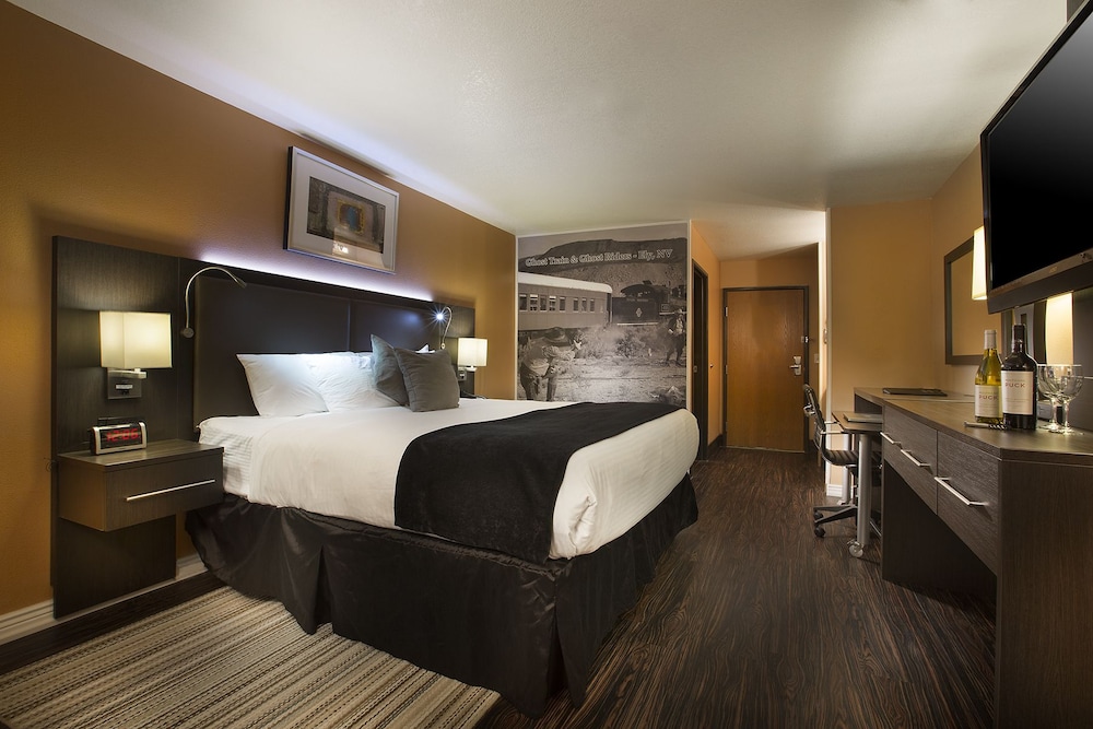 Prospector Hotel & Gambling Hall - photo 9