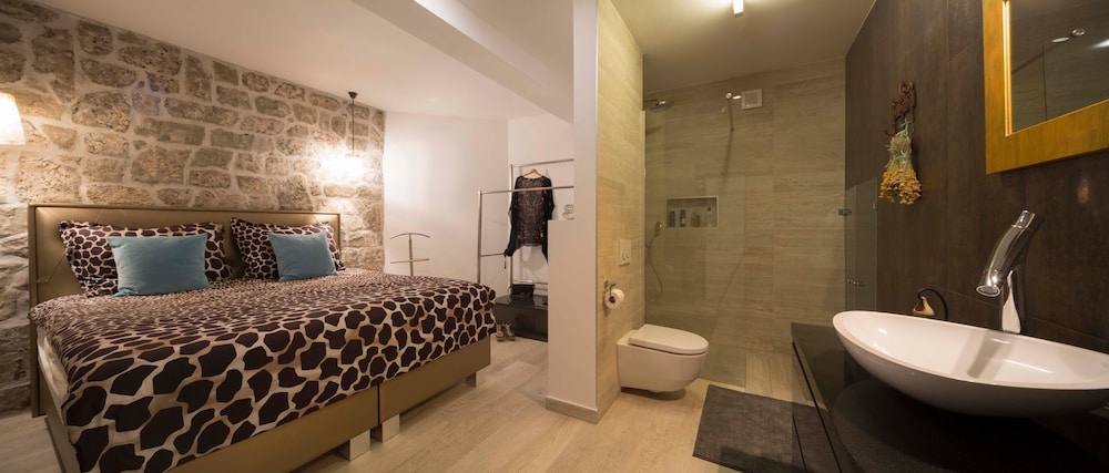 Villa Jatica Luxury in the Wilderness of Makarska — 4-Star Luxury Hotel in Gradac, Croatia