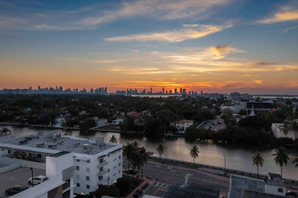 Hotel Continental Miami Beach Tapestry Collection by Hilton - photo 55