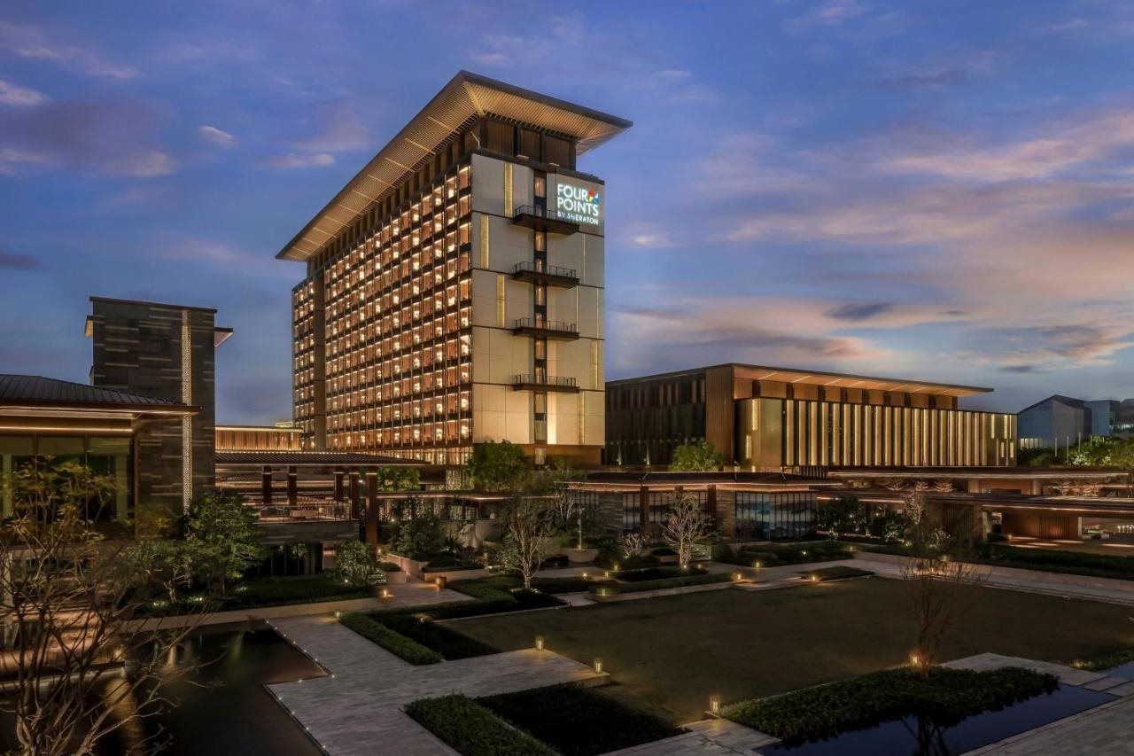 Four Points by Sheraton Guangzhou Baiyun — 4-Star Luxury Hotel in Guangzhou, People's Republic of China