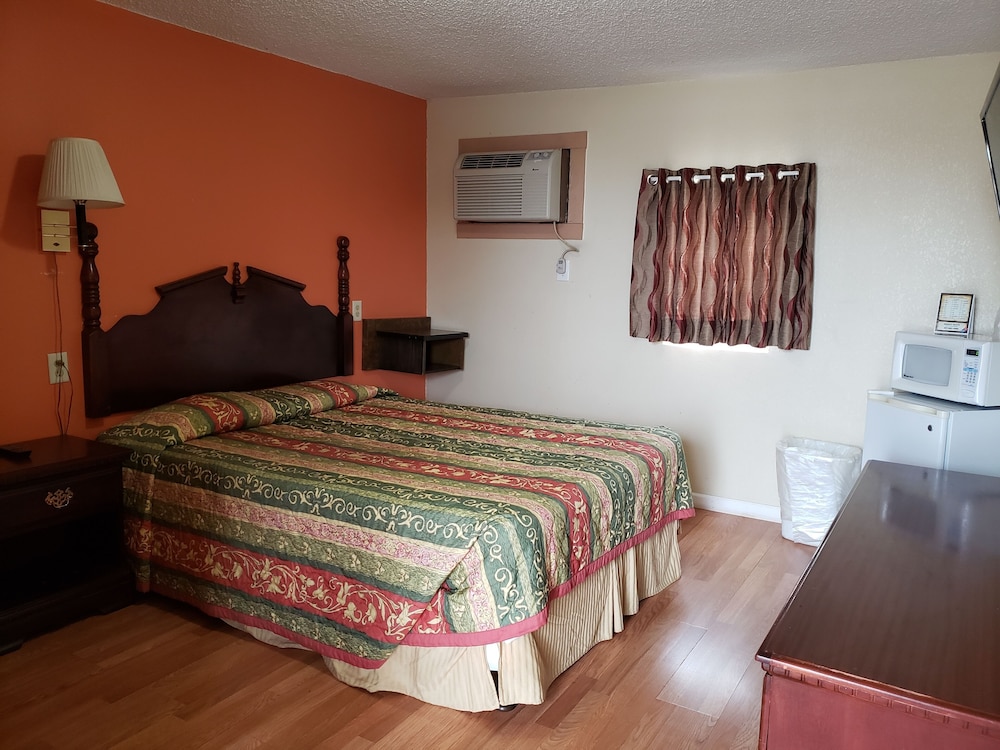 Mustang Motel - photo 4