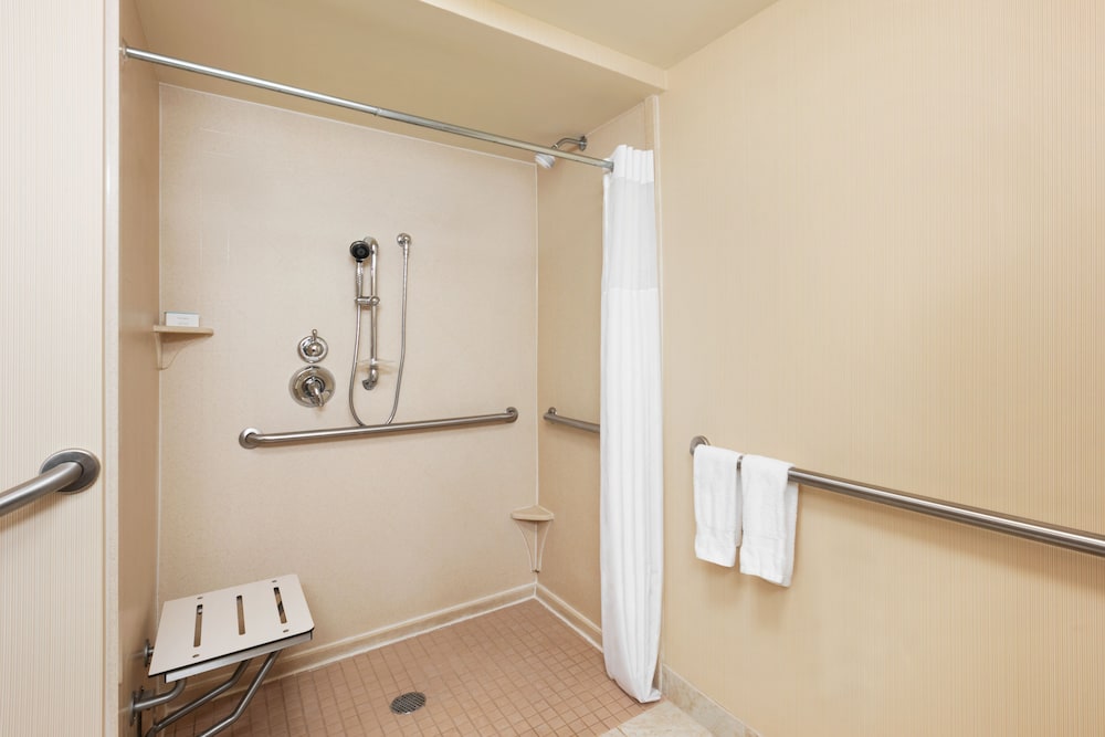 Hampton Inn New York LaGuardia Airport - photo 10