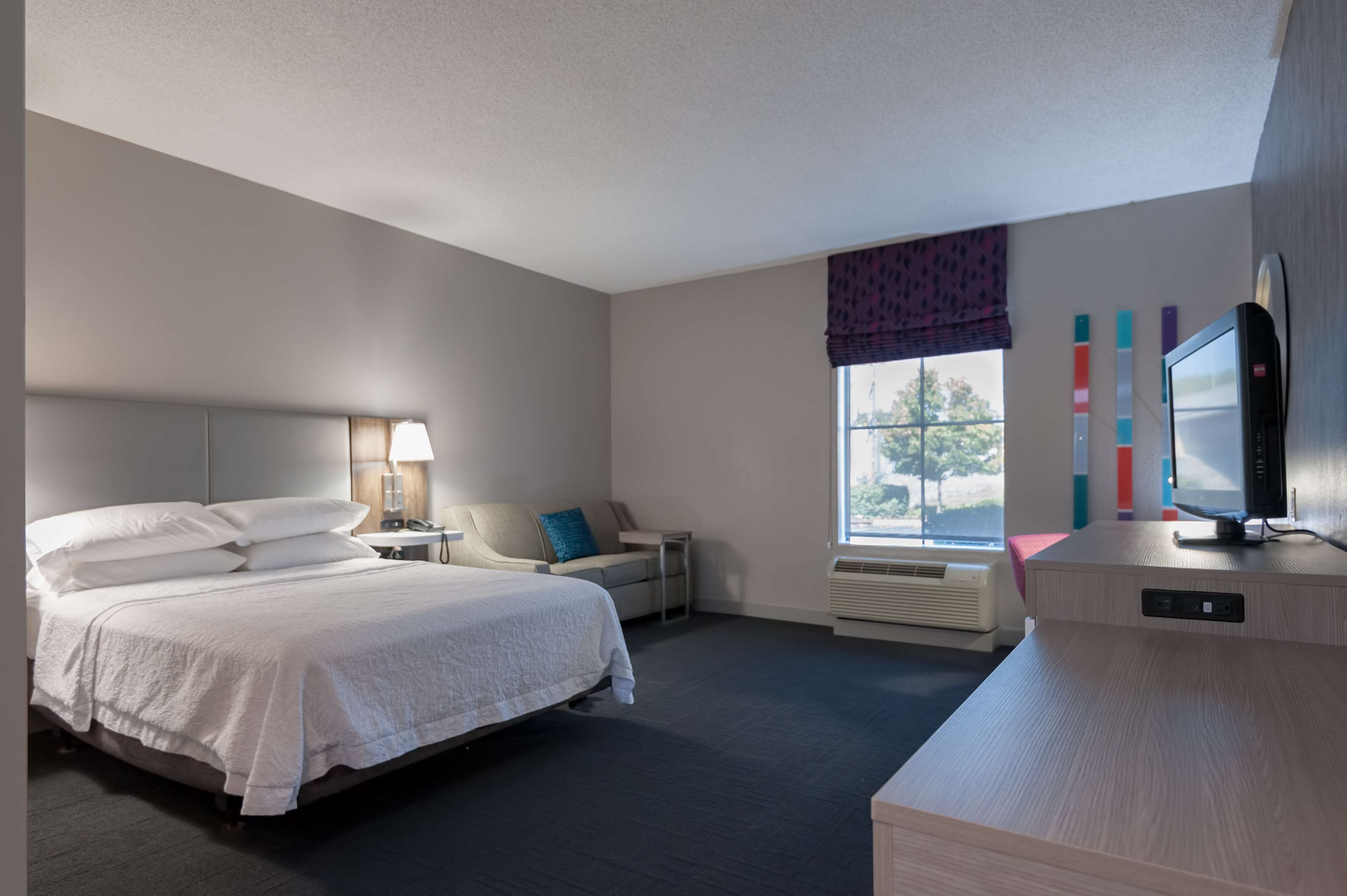Hampton Inn East Windsor - photo 30