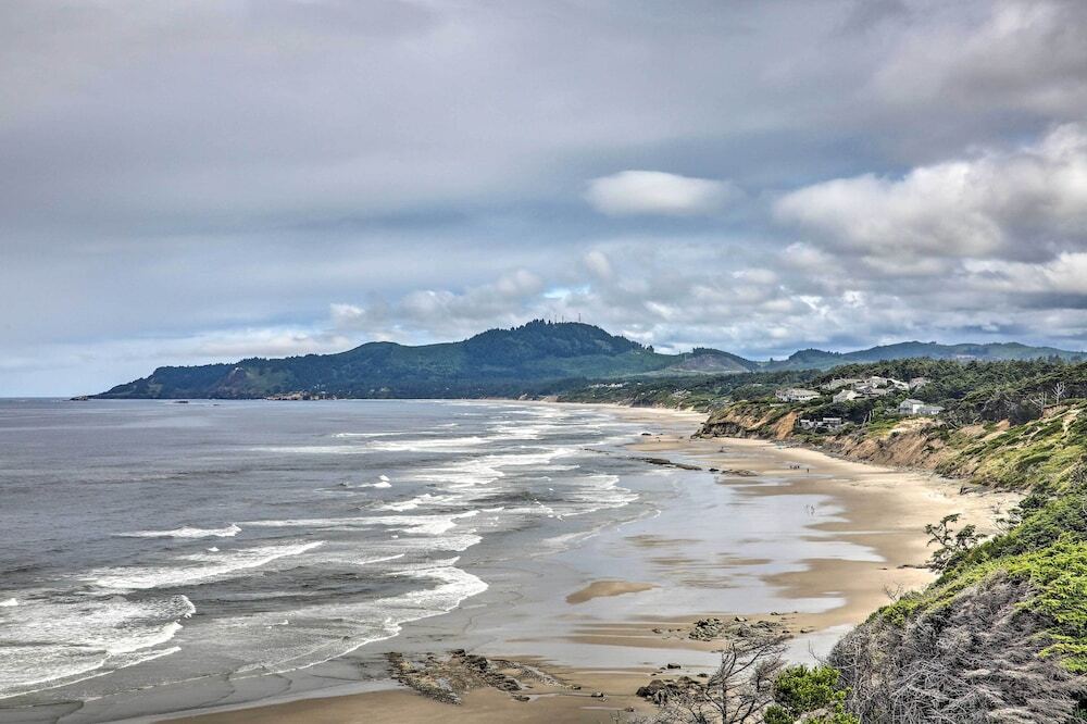 Luxurious Newport Estate w Spa & Lighthouse Views - photo 15