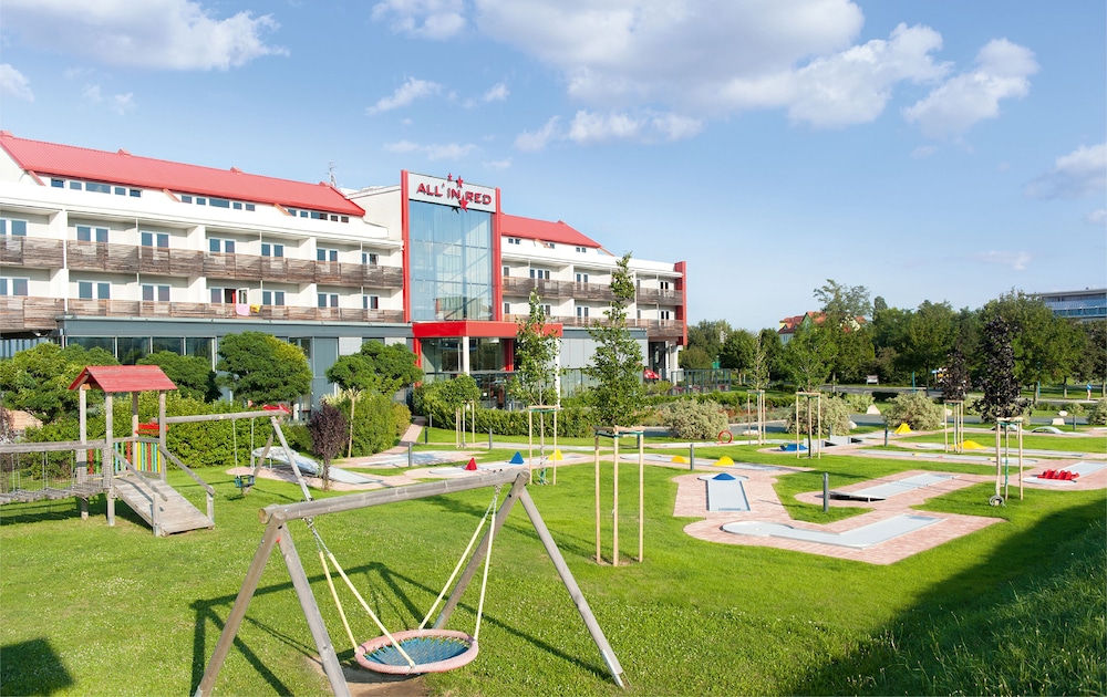 Thermenhotel All In Red — Lutzmannsburg