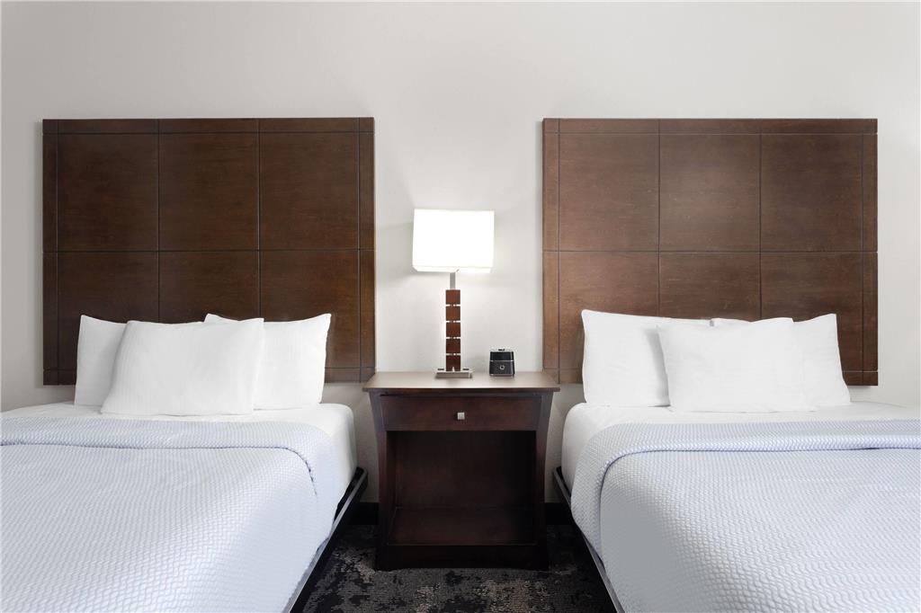La Quinta Inn & Suites by Wyndham Columbus Edinburgh - photo 26