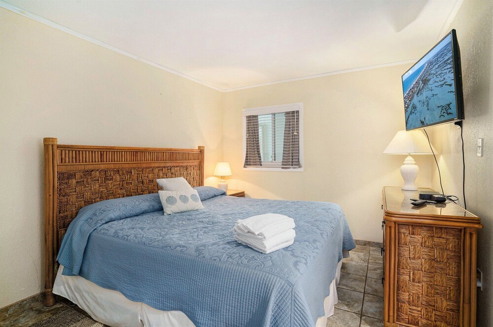 1011 Waters Edge Resort 2 Bedroom Condo by RedAwning - photo 4