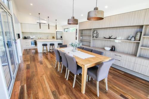 Villa Urbane — 5-Star Luxury Hotel in Bright, Australia