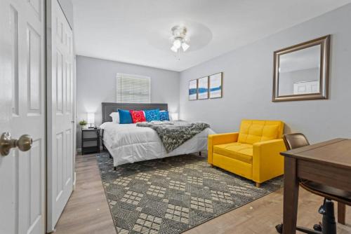 2 Bed Townhome Saint Charles — 4-Star Luxury Hotel in Earth, United States