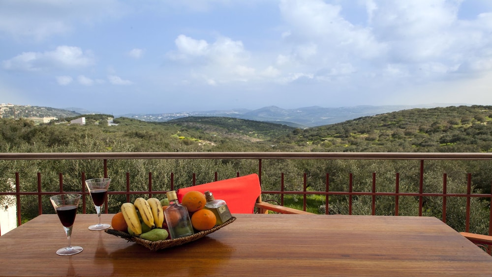 Foivos and Athina Villas — 4-Star Luxury Hotel in Ano Arhanes, Greece