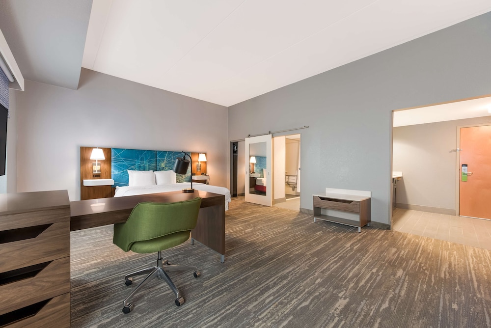 Hampton Inn & Suites Charlotte Airport - photo 13