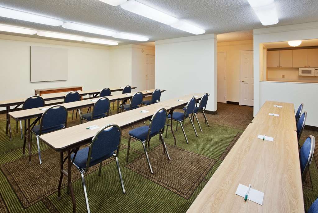 La Quinta Inn & Suites by Wyndham Redding - photo 28