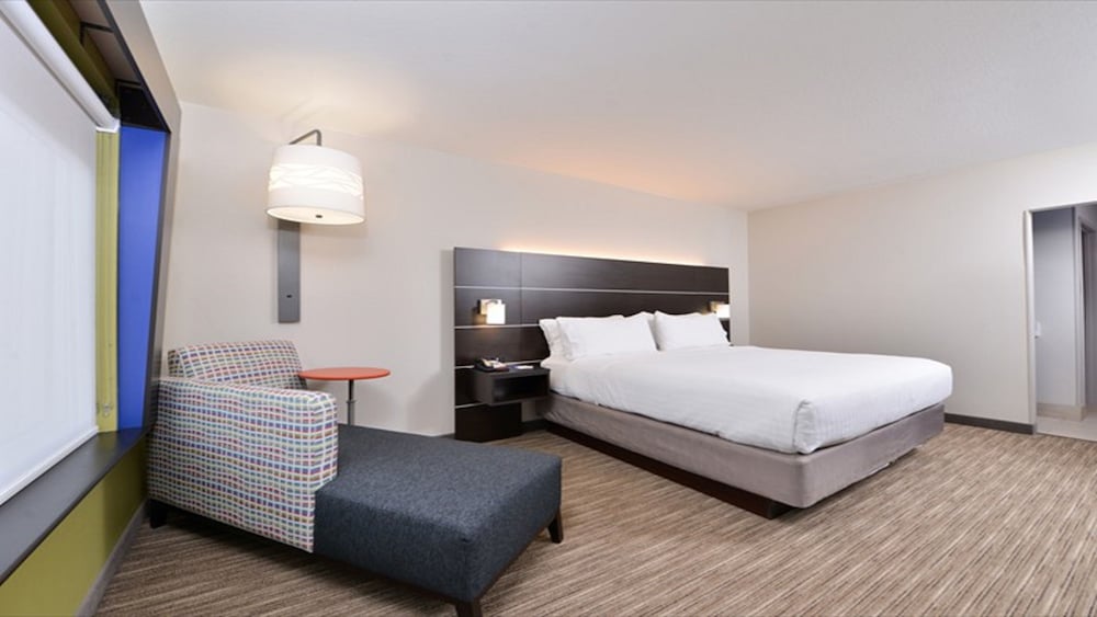 Holiday Inn Express & Suites Parkersburg East by IHG - photo 17