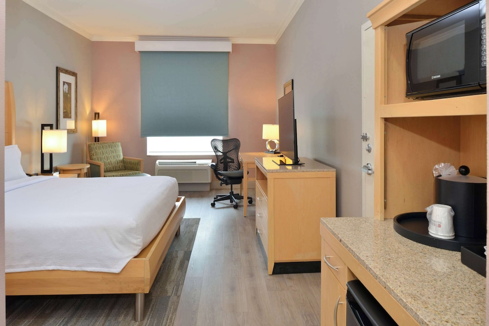 Hilton Garden Inn Denton - photo 10