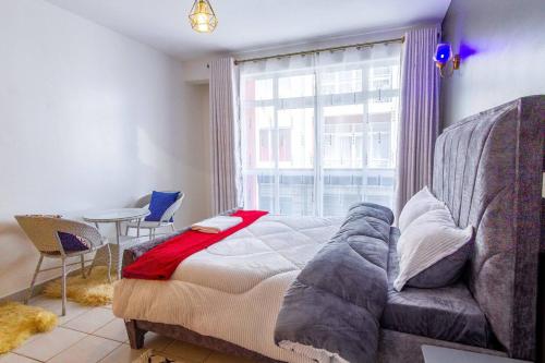 Serene Retreat 2 Bedroom with Pool Netflix Fast Wifi and Gym