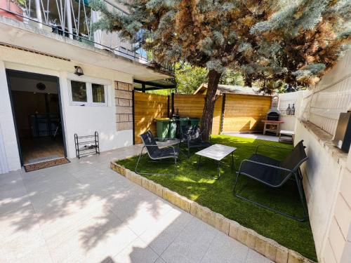 Superbe Studio Avec Entree Et Jardin Prives a Moins de 15 Minutes de Paris — hotel in Bagneux