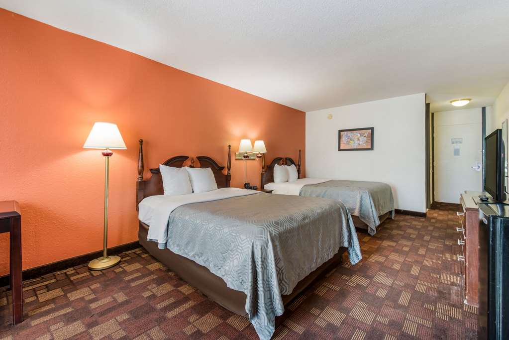 Econo Lodge Inn & Suites Chambersburg Central - photo 12