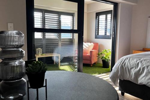Hermanus Waterfront Apartment No.20 — 4-Star Luxury Hotel in Hermanus, South Africa
