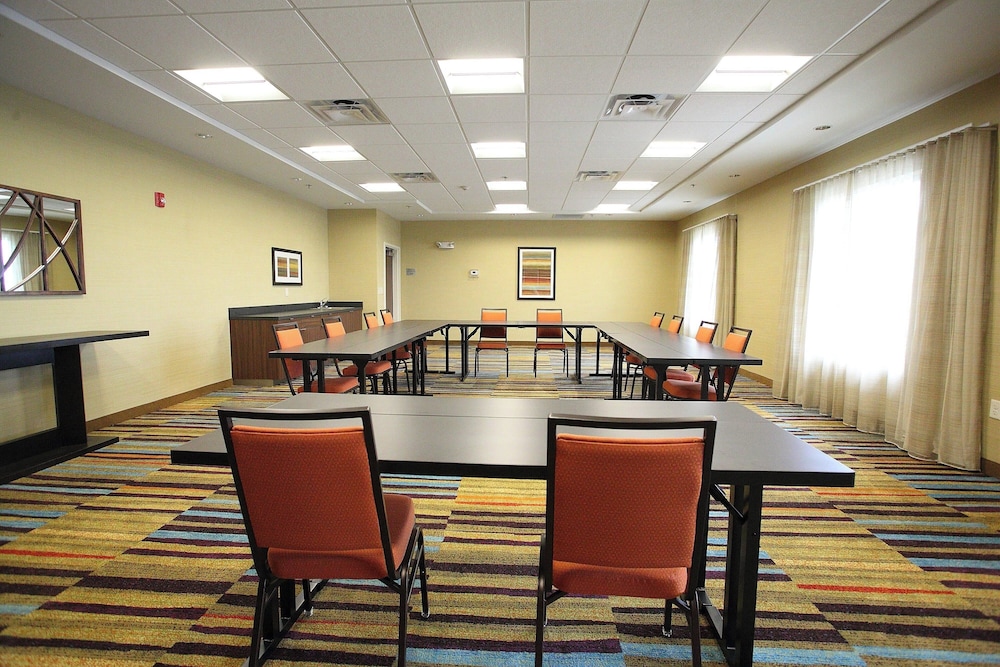 Fairfield Inn & Suites East Grand Forks - photo 23