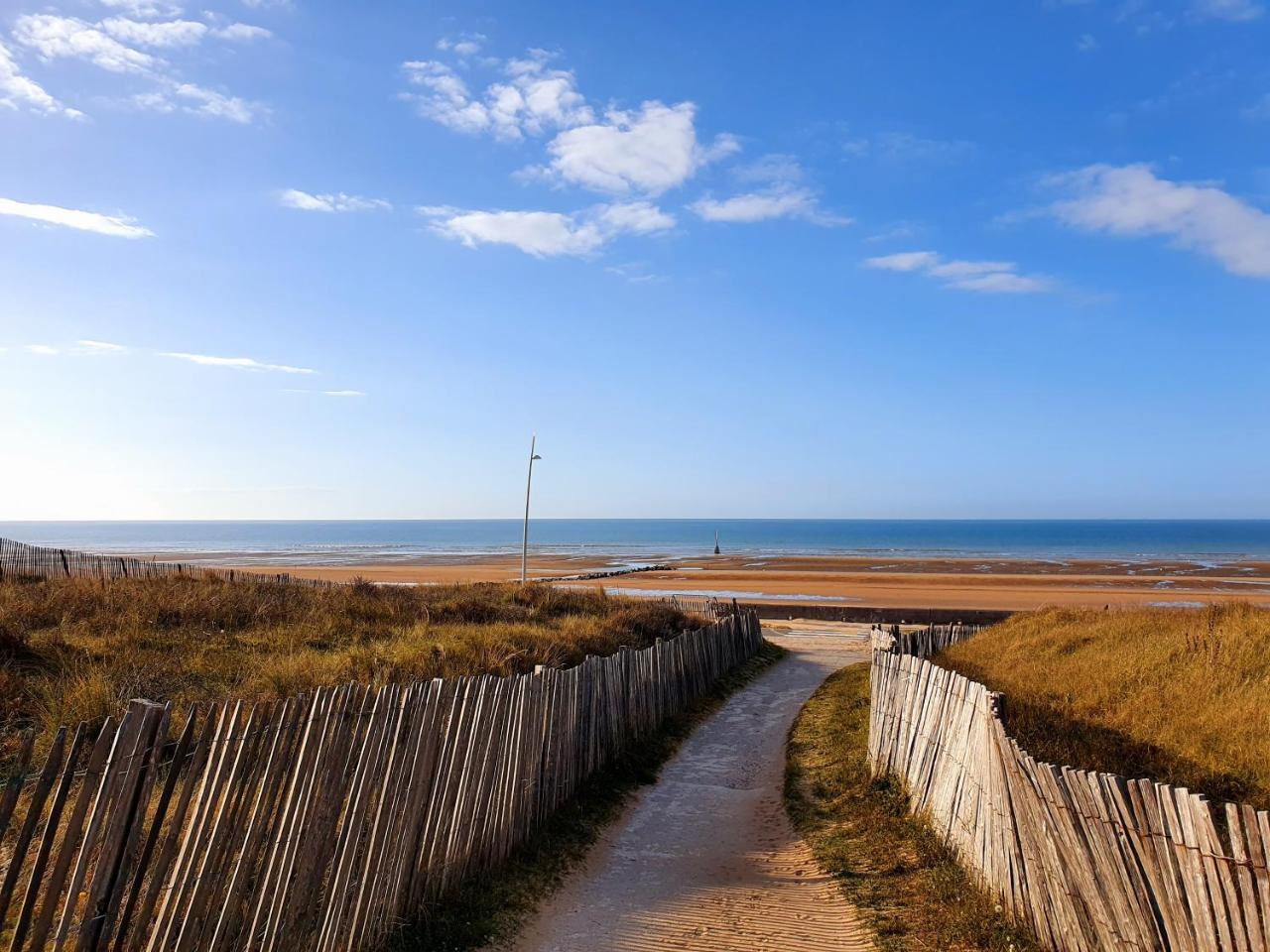 Residence Front de Mer Cabourg Acces Direct Plage — 4-Star Luxury Hotel in Cabourg, France