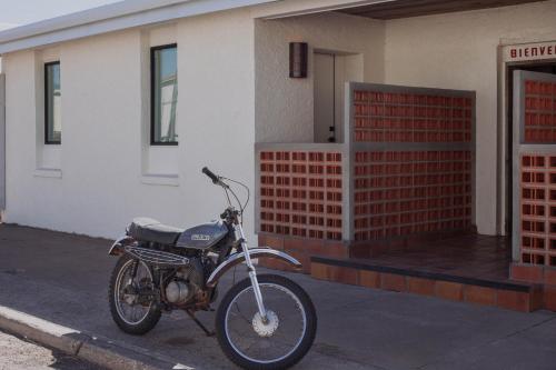 Entire Private Boutique Motel w Courtyard and Sauna — hotel in Marfa